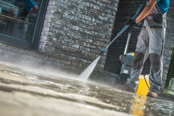 Storefront Pressure Washing in Bend