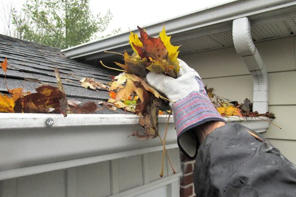 Eaves Cleaning in Bend