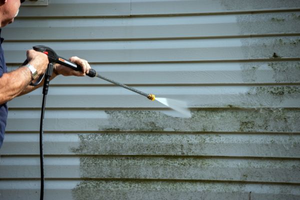 Vinyl Siding Power Washing in Bend