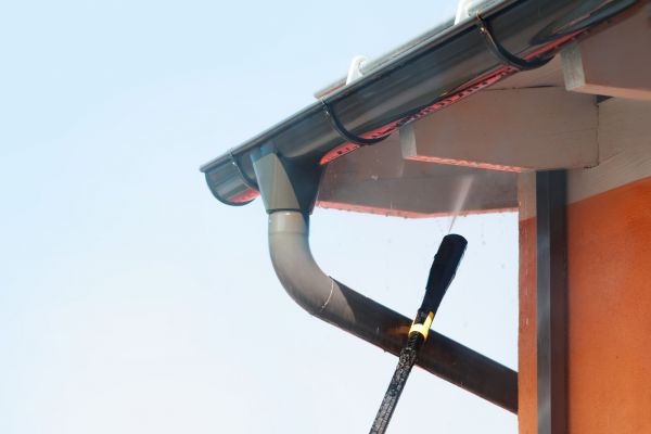 Eaves Power Washing in Bend
